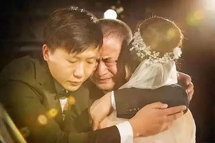女儿结婚的父亲慢慢地独自走到最后 一个动作让人泪崩(女儿结婚父亲致辞简短)