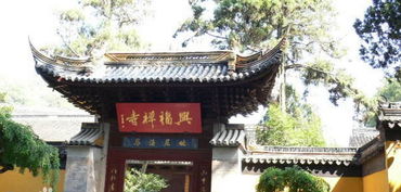 唐代诗人常建的《破山寺后禅院》 唐代诗人常建的《题破山寺后禅院》一诗是题写在今江苏