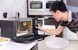 锡纸能放在微波炉里吗?(锡纸能放在微波炉里加热吗)