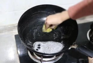 去除锅底黑垢的四种方法(火碱能去除锅底黑垢吗)