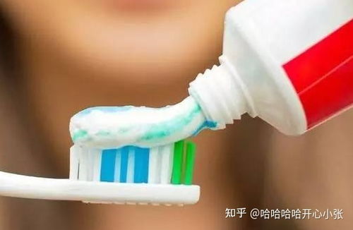 如何最有效地清洗衣服上的油渍?(碱用什么清洗最有效)