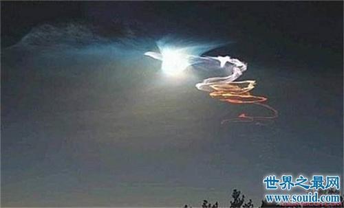 真龙凤凰被卫星拍到真龙 这张照片是一个卫星偶然之间拍摄到的 卫星拍到真龙视频