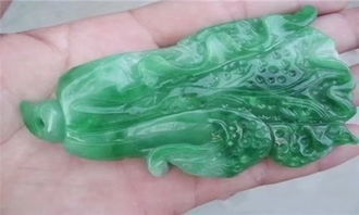 这些翡翠卷心菜的意义是什么 为什么很多人花钱买这些东西 这些是卷心菜吗