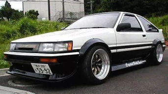 《头文字D》86是什么车 ae86实际上是第四代丰田花冠 头文字d86上山背景音乐