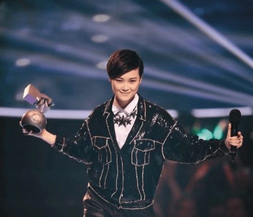 小化妆会告诉你李宇春的丈夫是谁? 女生告诉你她化妆了