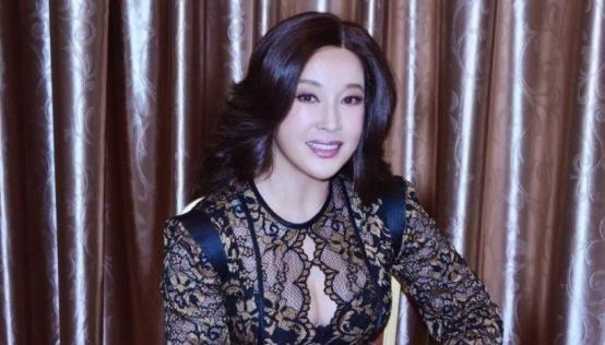 说到刘晓庆,我们首先想到的应该是不朽的女神,这四个字!
