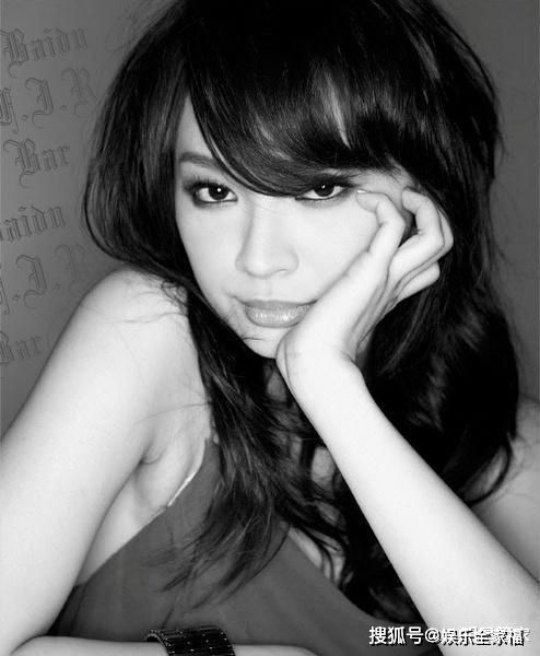 为什么飞行乐队的主唱詹雯婷要换 詹文婷这个名字可能不是很熟悉 我们的乐队为什么不火