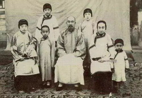 中国古代一夫多妻制晚上睡觉吗? 中国古代一夫多妻制晚上一起睡吗