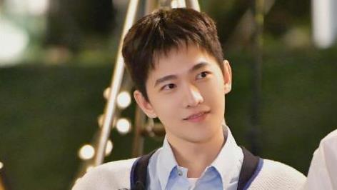 杨洋的女朋友是谁?事实上,杨洋似乎每一出戏都会和女演员八卦(杨洋的女朋友是谁)