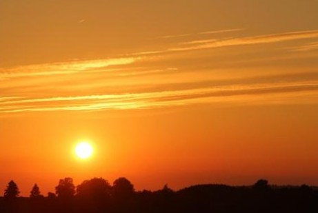 夕阳美丽的短句(夕阳余晖的唯美短句)