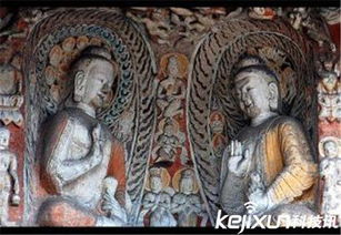 敦煌石窟洞壁上覆盖着数百幅生动、内容丰富的壁画