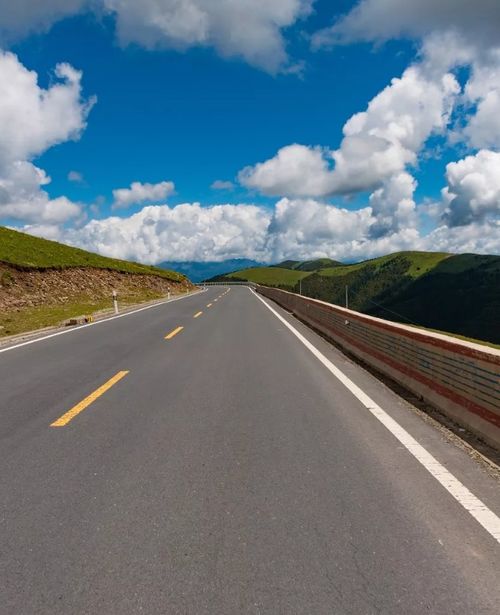 中国最美的草原公路没有什么能阻止,渴望自由! 中国最美草原图片