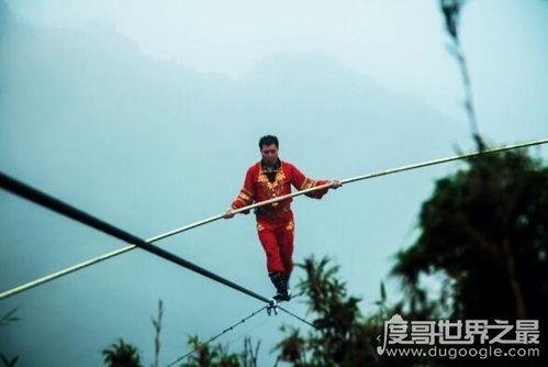 他创造了吉尼斯世界纪录,有五条在高空行走钢丝(tfboys创造的吉尼斯)