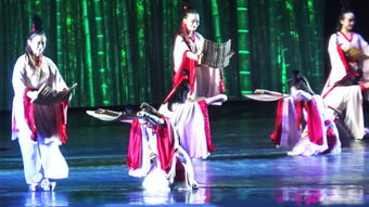 五颜六色真的体现了服装之美吗?两千多年前的衣服是什么样的?(五颜六色真美丽)