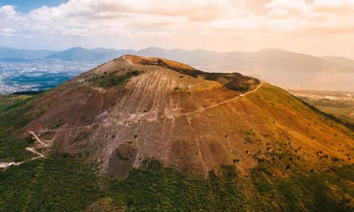 世界十大活火山,这些地方你最好不要去哦(中国十大活火山排名)