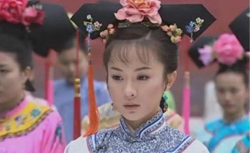 董鄂妃是满洲正白旗,父亲是鄂硕,总之这个女人的家庭背景挺好的