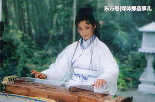 《六指琴魔》中的王雪梅生活凄凉。她亲眼看着父母(《六指琴魔》惠英红)