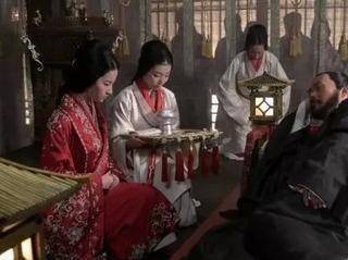 朱友贵杀了王,诱杀了朱友文,坐在龙椅上