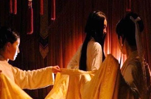和女人做完后,他会第一时间大喊:送客(女人做完后肚子疼)