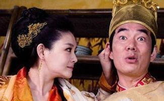 正史载帝在豹房,百官交章劝诫都不纳,一个微弱的女人能回天