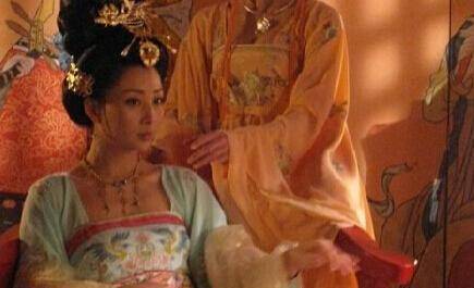 杨贵妃是怎么死的?是什么让一代美女如此?(杨贵妃到底咋死的)