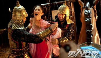 铁莲花——当女囚犯坐起来时,狱卒拉着木马尾巴的一个器官