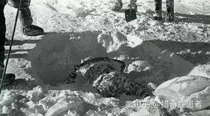 超真实短篇恐怖故事:和尸体睡觉的守尸人(超真实恐怖档案)