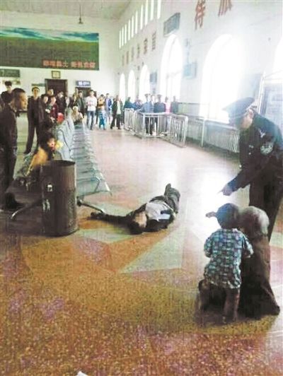 警察合理使用枪支吗?事件的原因是什么?