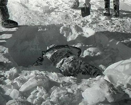 dyatlov事件的真相 乌拉尔山滑雪时奇怪地死亡 Dyatlov事件雪人