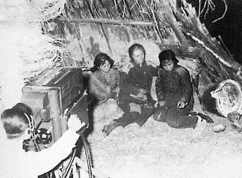 1958年北京电视台播出第一部电视剧《蛋糕》或现场直播 1958年北京电视台