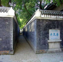 千里来书只是为了墙,为什么让他三尺?万里长城今天还在,秦始皇