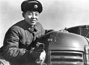 雷锋是一个孤儿,原名是雷正兴,后来在1958年招聘,经组织同